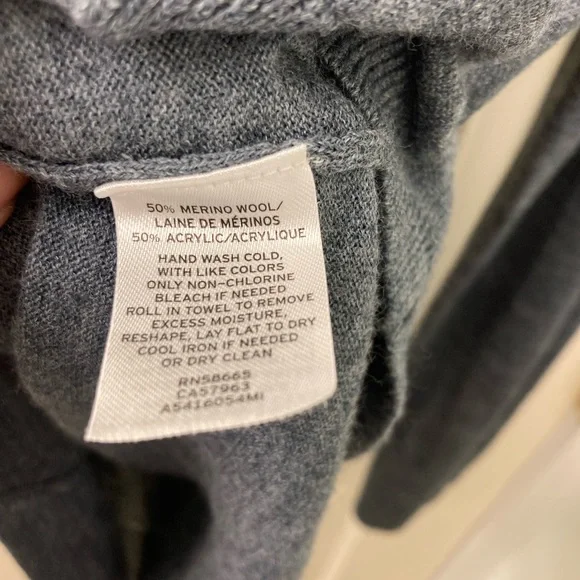 Merino Wool Turtle Neck - Picture 2 of 3